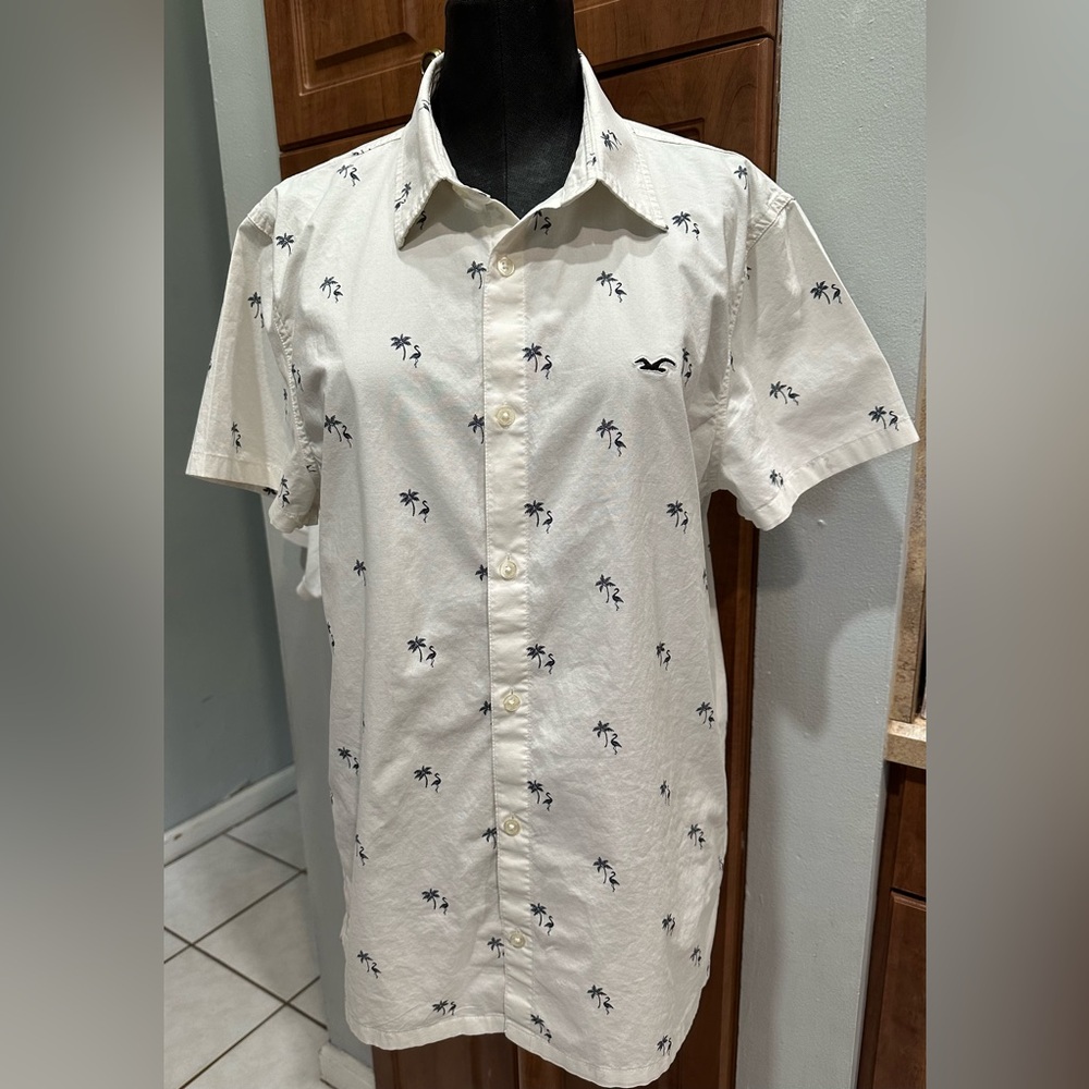 Mens Hollister shirt - Picture 2 of 6